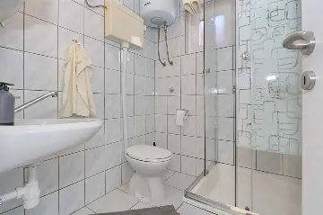 Quiet Apartment in Vir for 4–5 Guests