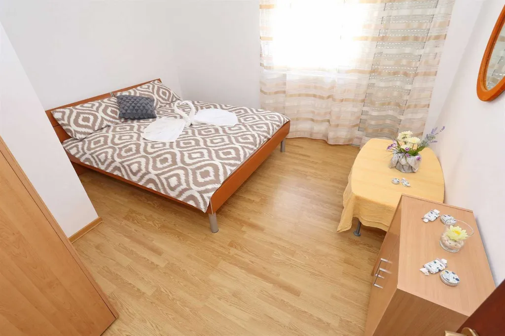 Quiet Apartment in Vir for 4–5 Guests