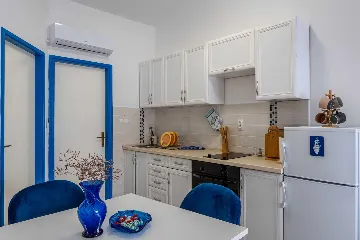 Air-Conditioned Apartment in Vir for 4 Guests