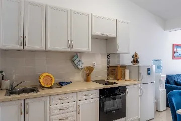 Air-Conditioned Apartment in Vir for 4 Guests