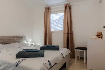 Air-Conditioned Apartment in Vir for 4 Guests