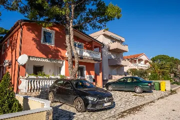 Air-Conditioned Apartment in Vir for 4 Guests