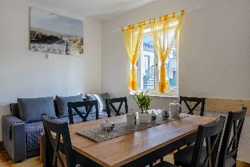 Vir 3-Bedroom Apartment for Up to 6 Guests