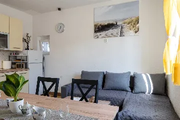 Vir 3-Bedroom Apartment for Up to 6 Guests