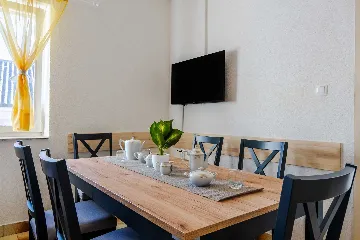 Vir 3-Bedroom Apartment for Up to 6 Guests