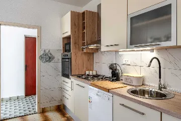 Vir 3-Bedroom Apartment for Up to 6 Guests