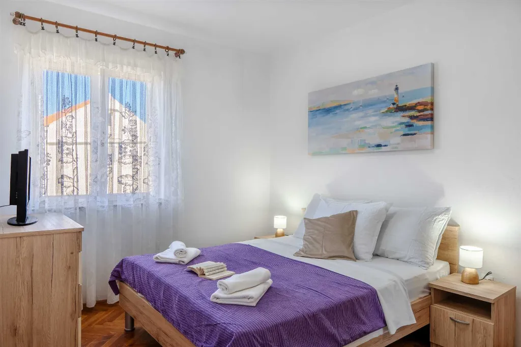 Vir 3-Bedroom Apartment for Up to 6 Guests