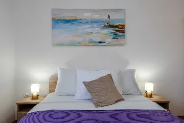 Vir 3-Bedroom Apartment for Up to 6 Guests