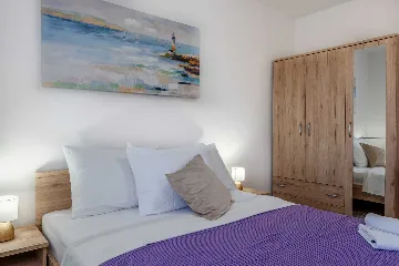 Vir 3-Bedroom Apartment for Up to 6 Guests