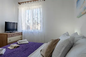 Vir 3-Bedroom Apartment for Up to 6 Guests