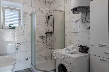 Vir 3-Bedroom Apartment for Up to 6 Guests