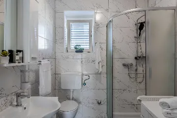 Vir 3-Bedroom Apartment for Up to 6 Guests