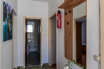 Vir 3-Bedroom Apartment for Up to 6 Guests