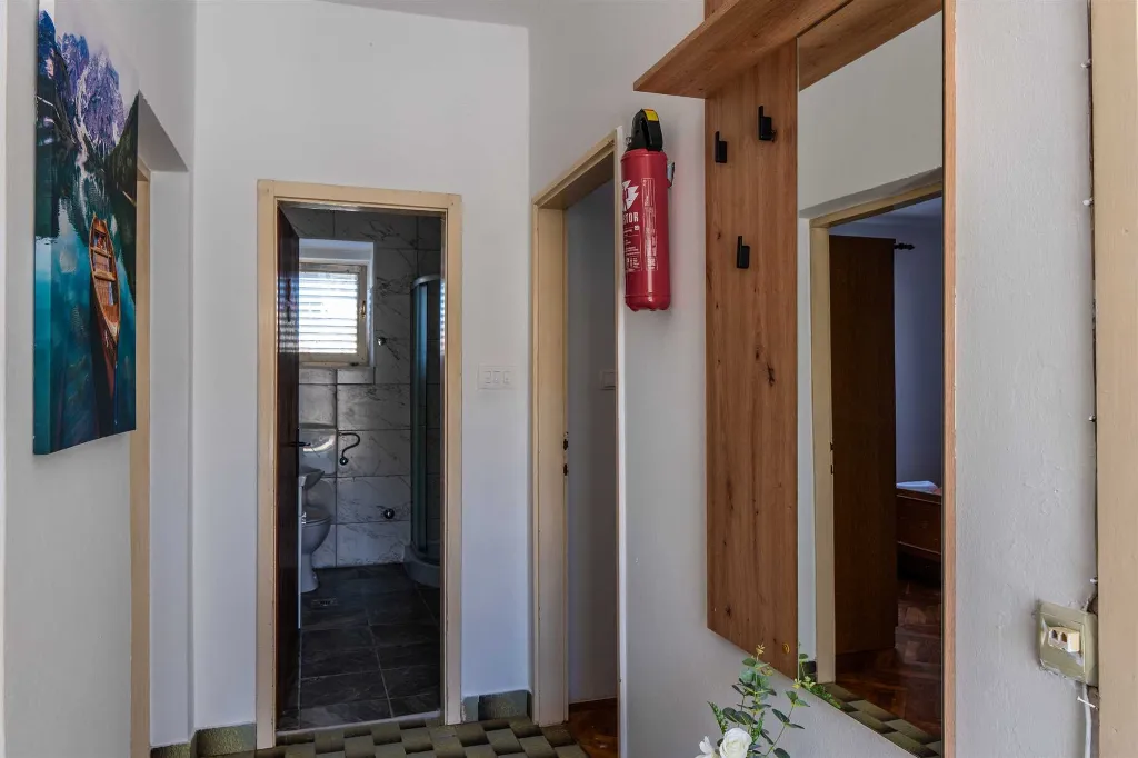 Vir 3-Bedroom Apartment for Up to 6 Guests