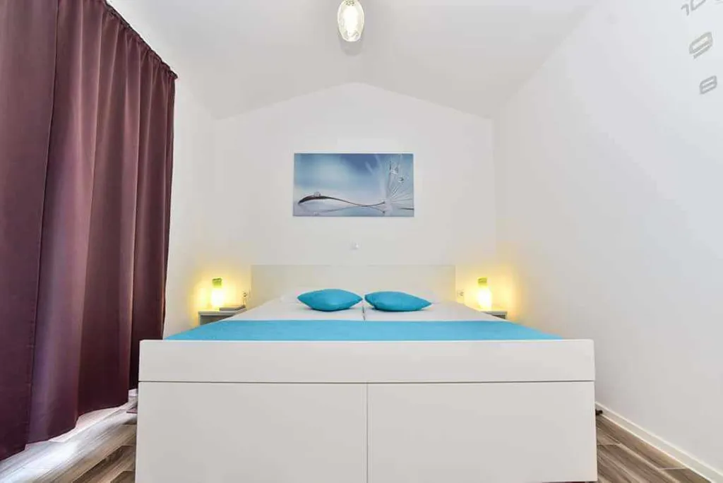 Vir Studio Apartment for 2–3 Guests with Balcony