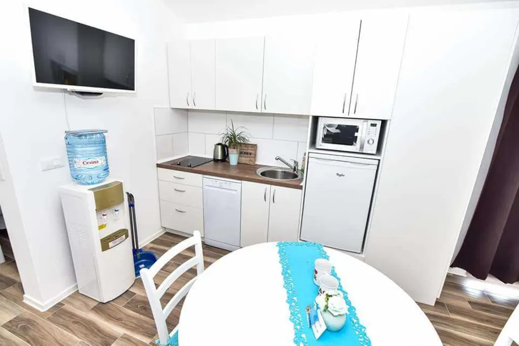 Vir Studio Apartment for 2–3 Guests with Balcony