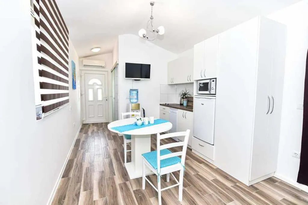 Vir Studio Apartment for 2–3 Guests with Balcony