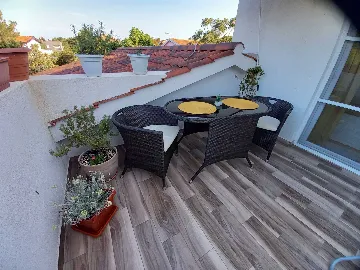 Vir Studio Apartment for 2–3 Guests with Balcony