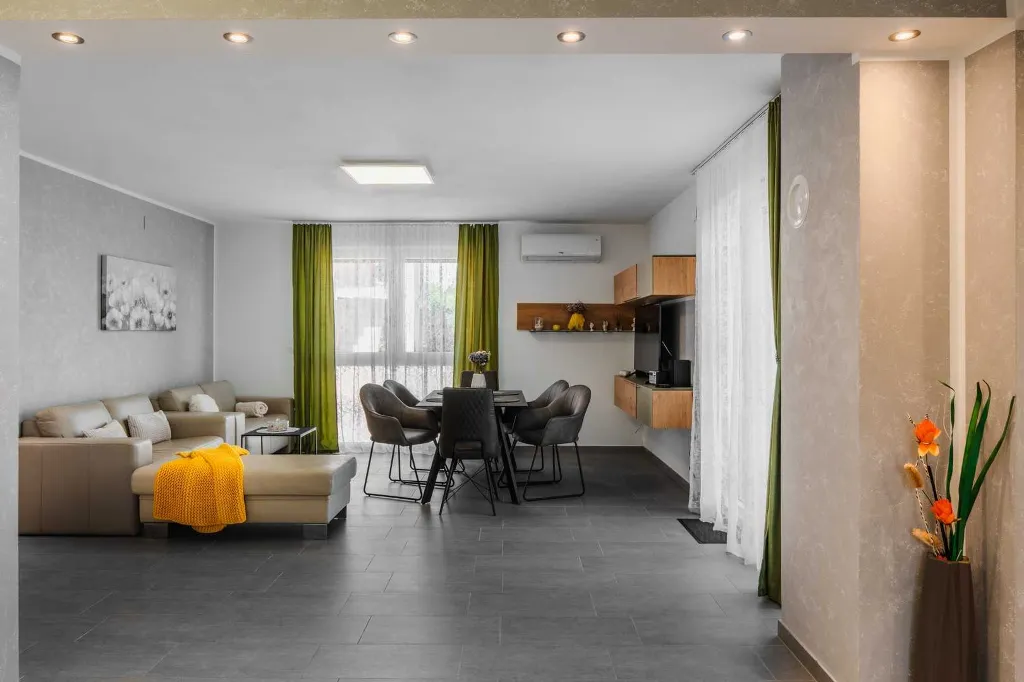 3-Bedroom Apartment for 6 Guests in Vir