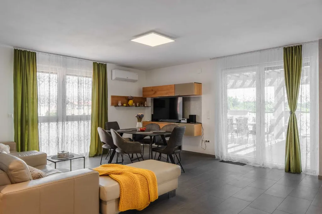3-Bedroom Apartment for 6 Guests in Vir