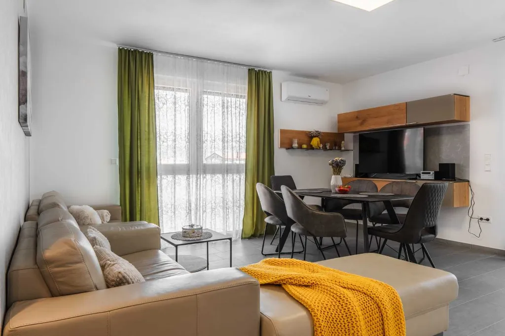 3-Bedroom Apartment for 6 Guests in Vir