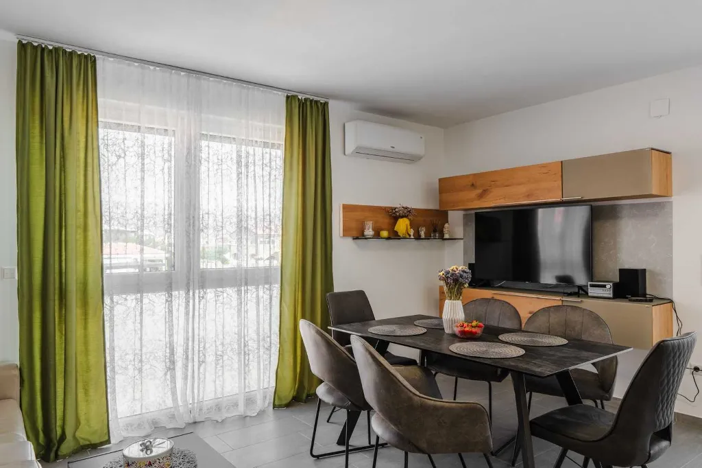 3-Bedroom Apartment for 6 Guests in Vir