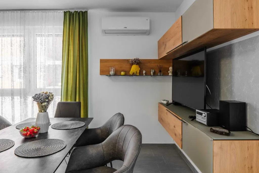 3-Bedroom Apartment for 6 Guests in Vir