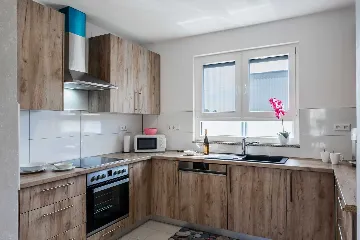 3-Bedroom Apartment for 6 Guests in Vir