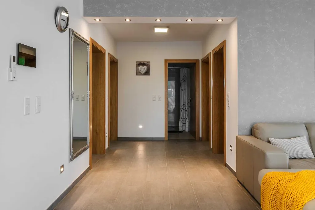 3-Bedroom Apartment for 6 Guests in Vir