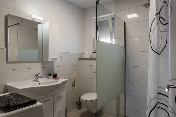 3-Bedroom Apartment for 6 Guests in Vir