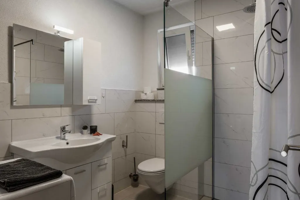 3-Bedroom Apartment for 6 Guests in Vir