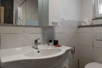 3-Bedroom Apartment for 6 Guests in Vir