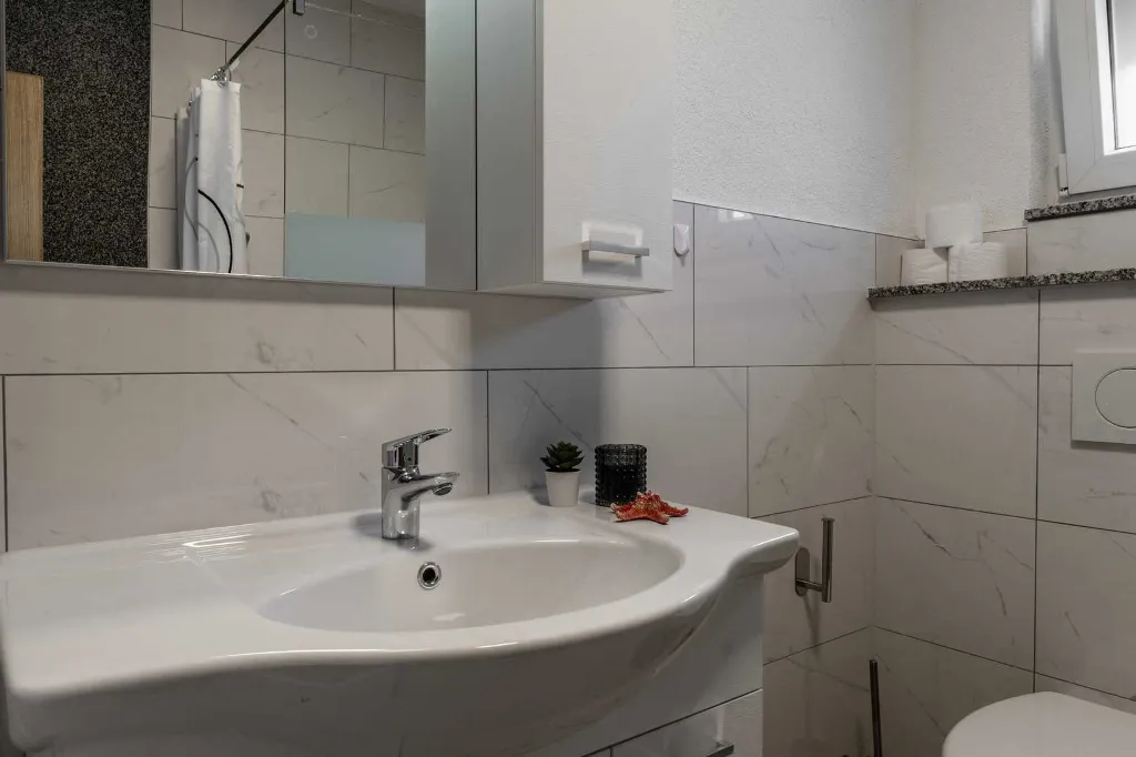 3-Bedroom Apartment for 6 Guests in Vir