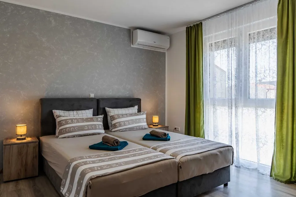 3-Bedroom Apartment for 6 Guests in Vir