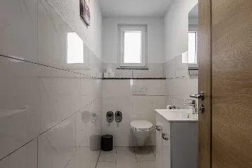 3-Bedroom Apartment for 6 Guests in Vir