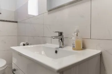 3-Bedroom Apartment for 6 Guests in Vir