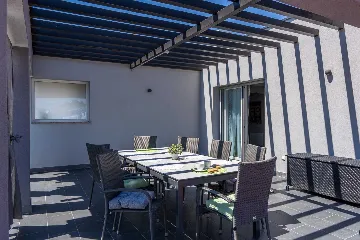 3-Bedroom Apartment for 6 Guests in Vir