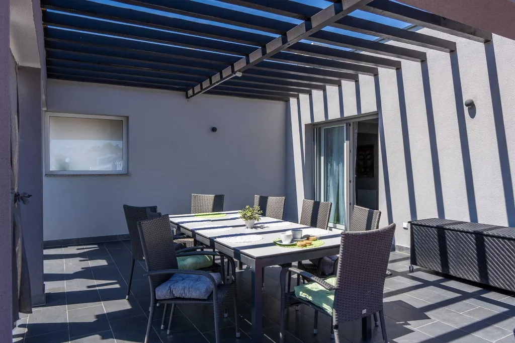 3-Bedroom Apartment for 6 Guests in Vir