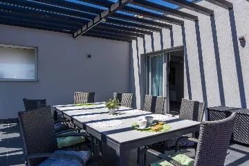 3-Bedroom Apartment for 6 Guests in Vir