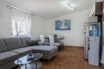 2-Bedroom Apartment in Vir with Balcony for 4