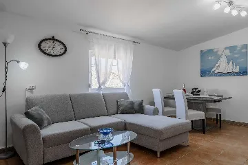 2-Bedroom Apartment in Vir with Balcony for 4