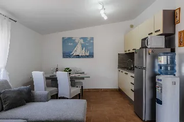 2-Bedroom Apartment in Vir with Balcony for 4