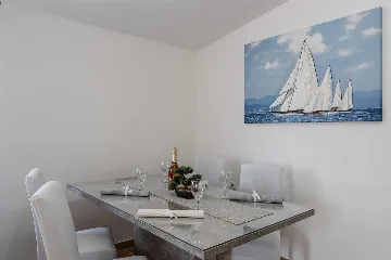 2-Bedroom Apartment in Vir with Balcony for 4