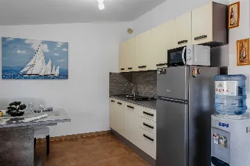 2-Bedroom Apartment in Vir with Balcony for 4