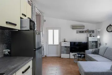 2-Bedroom Apartment in Vir with Balcony for 4