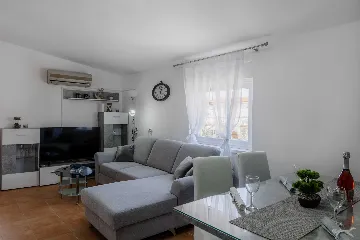 2-Bedroom Apartment in Vir with Balcony for 4