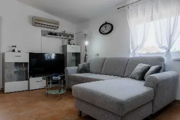 2-Bedroom Apartment in Vir with Balcony for 4