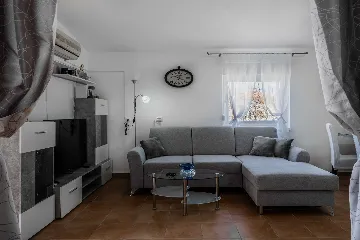 2-Bedroom Apartment in Vir with Balcony for 4