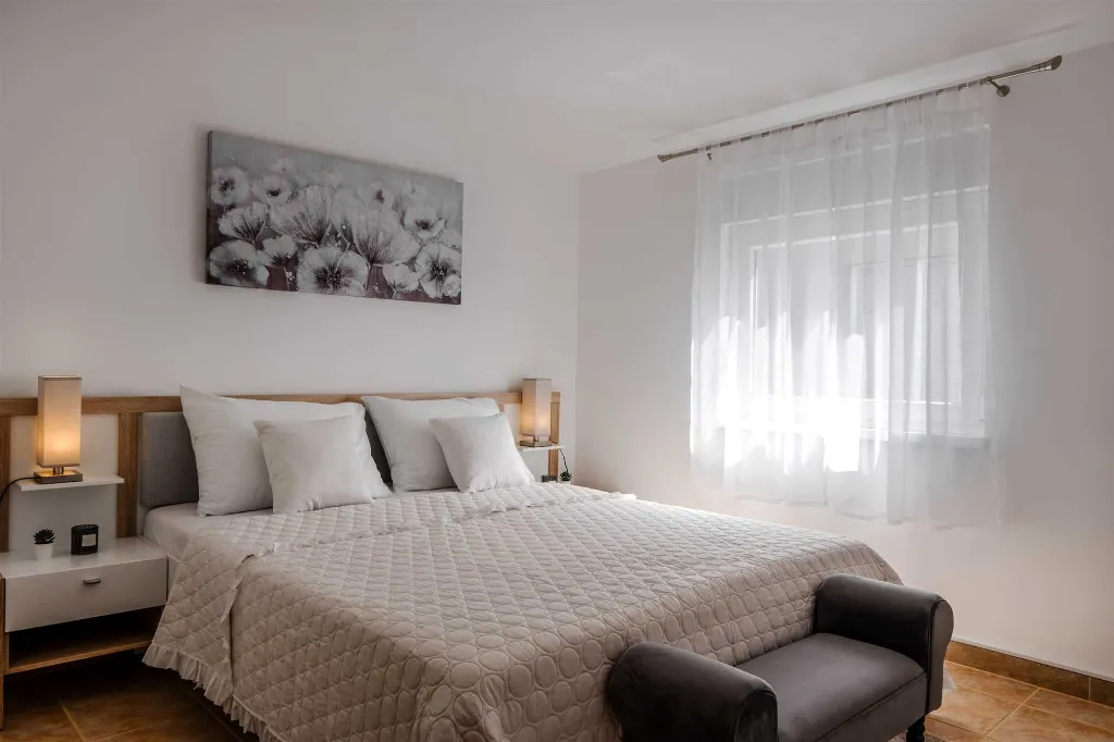 2-Bedroom Apartment in Vir with Balcony for 4