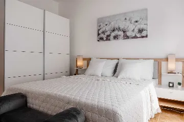 2-Bedroom Apartment in Vir with Balcony for 4